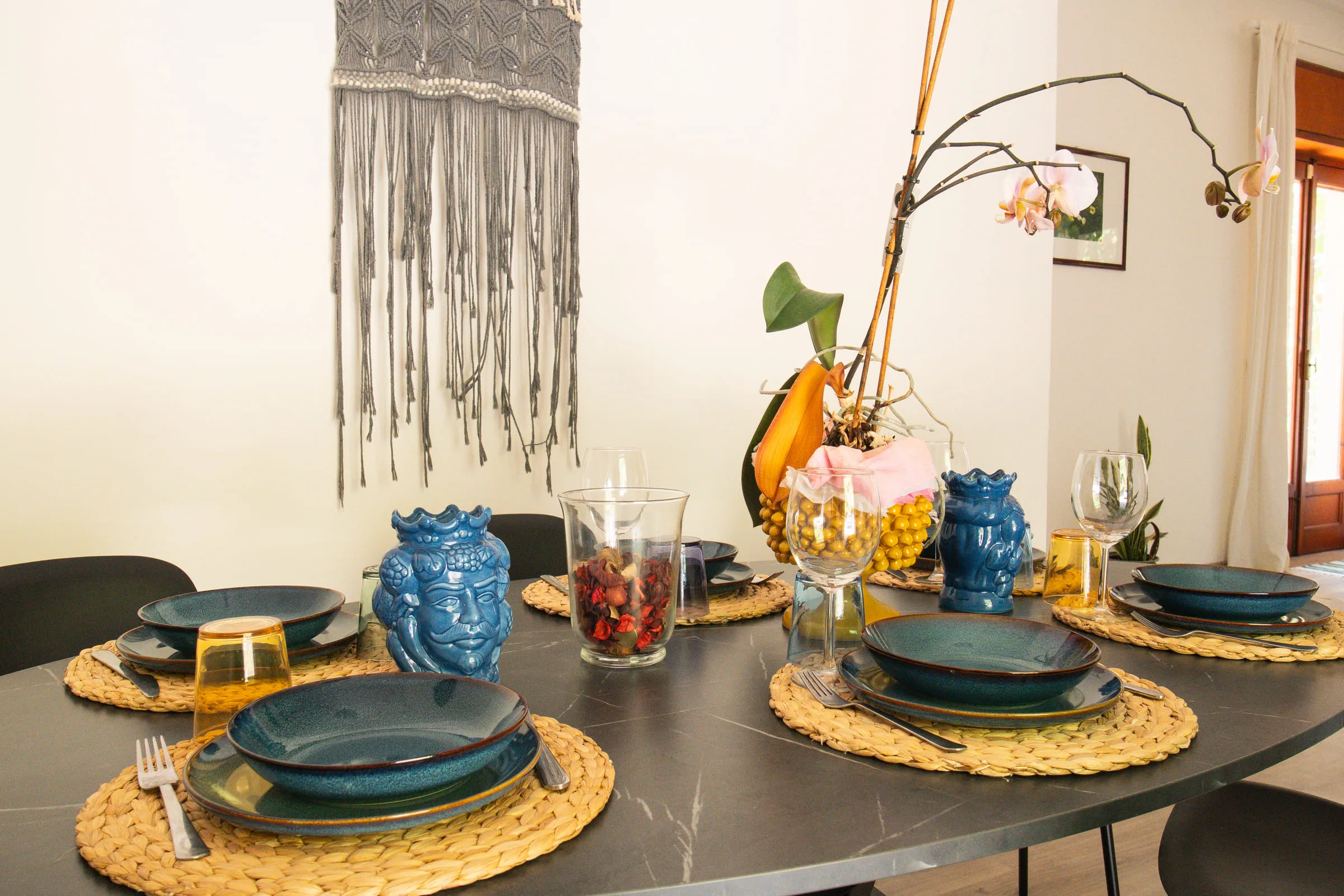 The table laid with Sicilian ceramics and teste di moro.